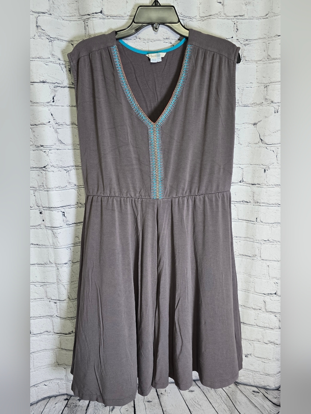 Boden‎ Women’s Gray Embroided V-neck Sleeveless Dress Size 12R